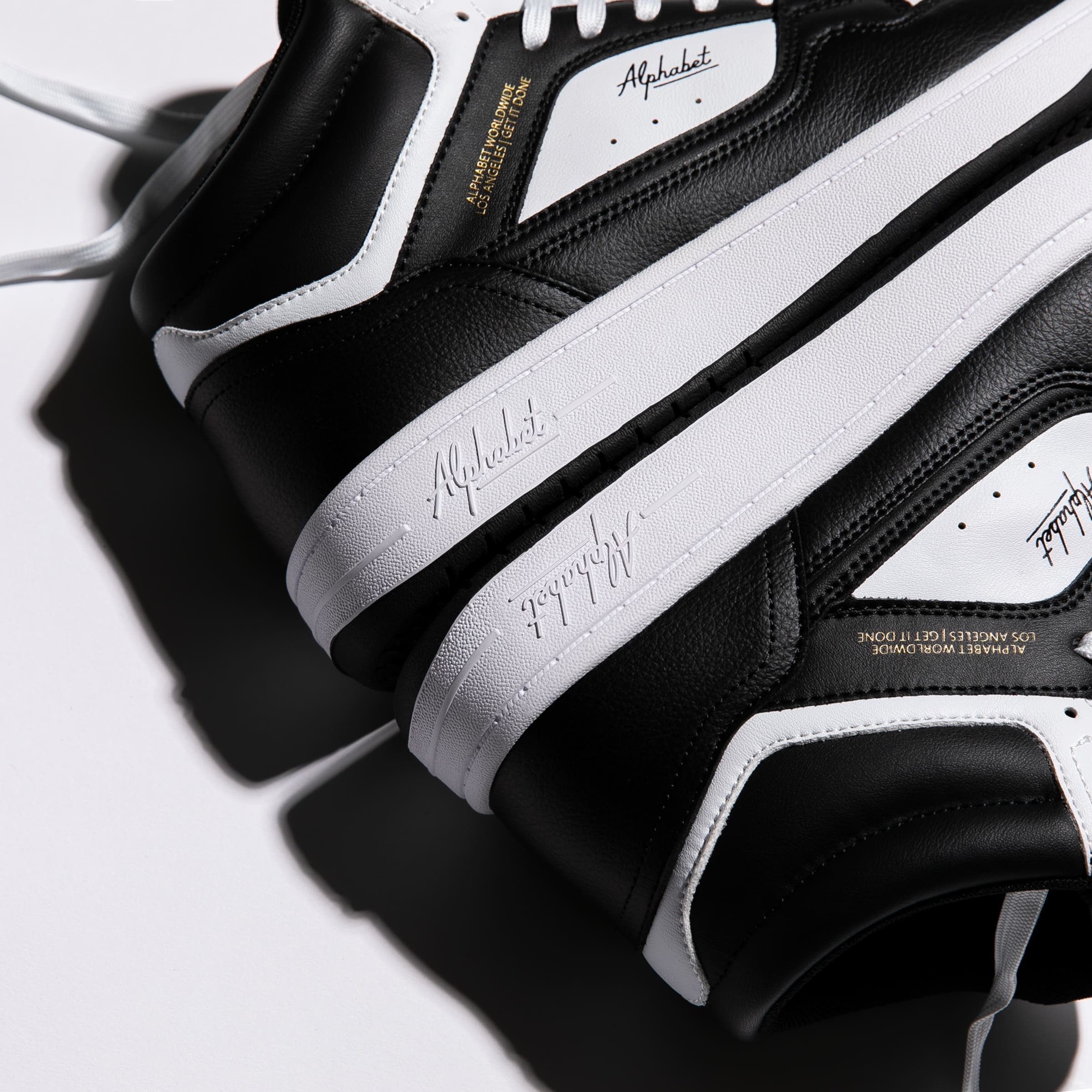 GETTY 949 BLACK / WHITE — Side